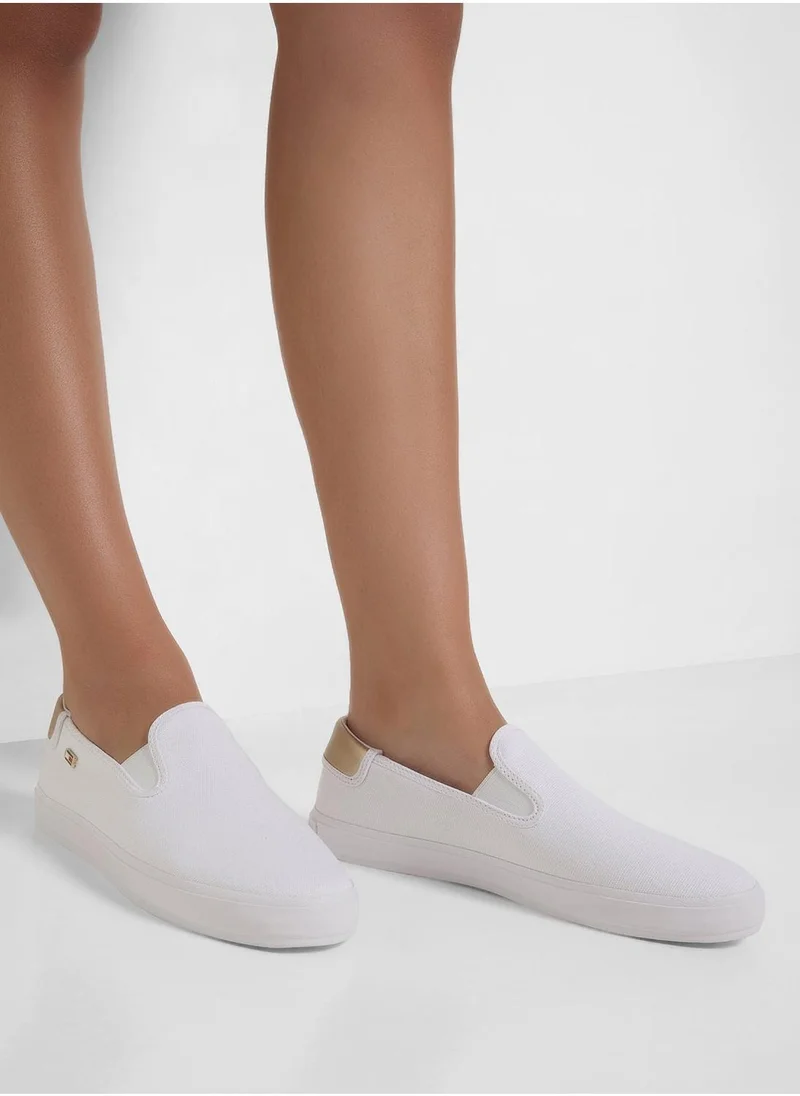 تومي هيلفيغر VULCANISED CANVAS SLIP ON TRAINERS