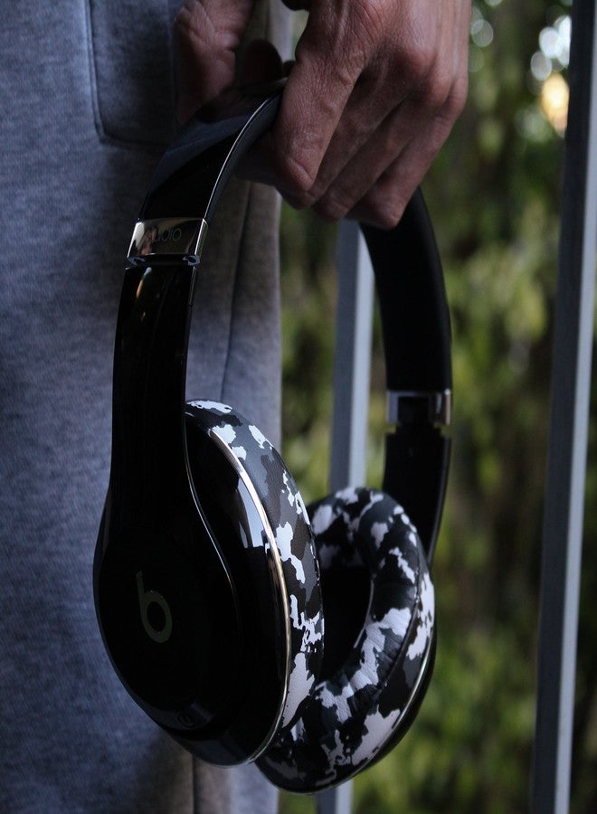 WC وسادات أذن بديلة من WC Wicked Cushions لسماعات Beats Studio 2 و3 (B0501، B0500) السلكية واللاسلكية | لا تناسب سماعات Beats SOLO | جلد PU أكثر نعومة، إسفنج مُحسّن، لاصق أقوى | بنقشة التمويه الثلجي - Image 3