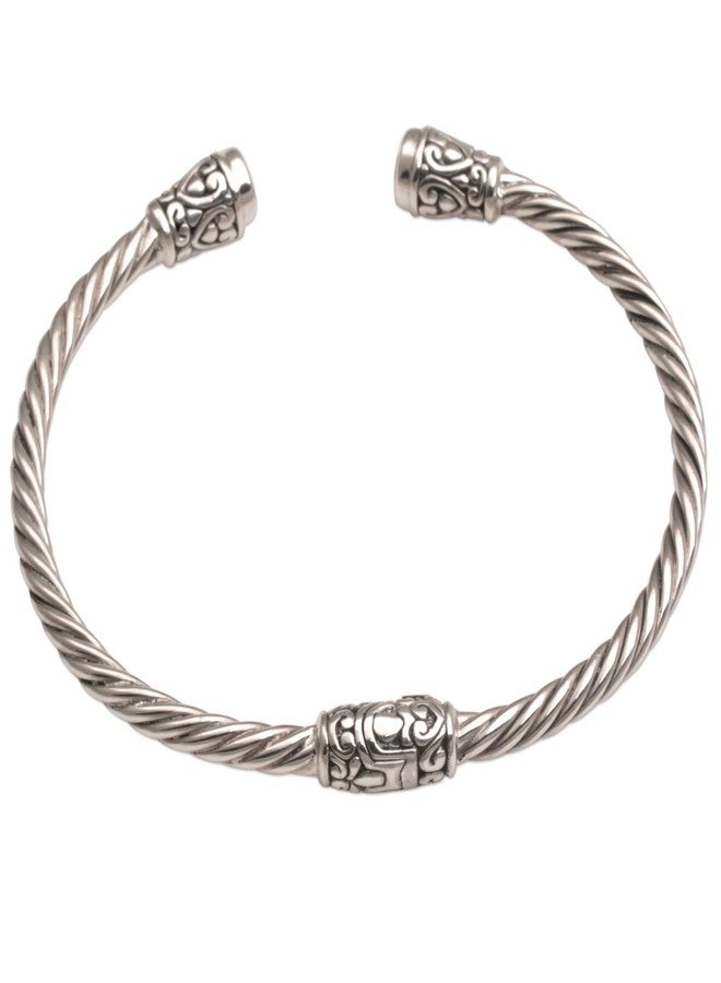 نوفيكا سوار نوفيكا مصنوع يدويًا من الفضة الإسترلينية ومرصع بحجر التوباز الأزرق | حجر مصقول | تصميم قابل للتعديل | مجوهرات مضادة للحساسية | خالٍ من الرصاص والنيكل | تصميم إندونيسي مستوحى من معبد حلزوني، طوله 6 بوصات (من الطرف إلى الطرف) - Image 2