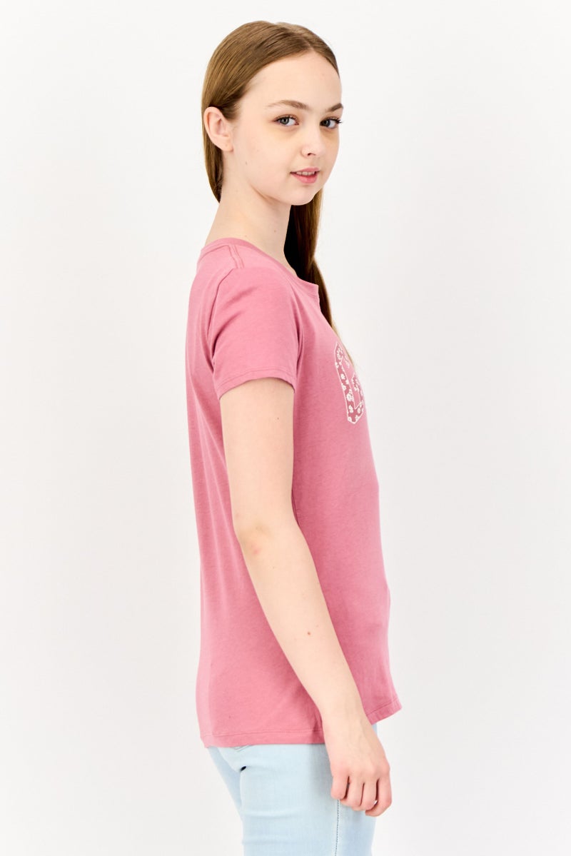 GAP تي شيرت نسائي بياقة دائرية وأكمام قصيرة بشعار العلامة التجارية، وردي - Image 2