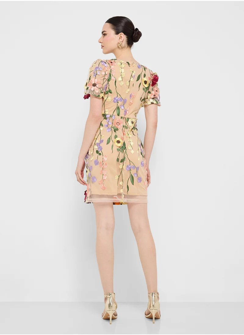 جينجر بوتيك Floral Appliqué Mini Dress