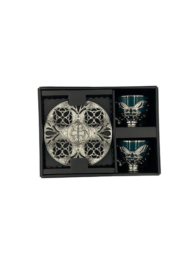 أكار طقم قهوة تركية فاخر من فنجانين مع حوامل وصحون بالتراث العثماني الأنيق باللون الأخضر والفضي – صناعة تركية - Image 3