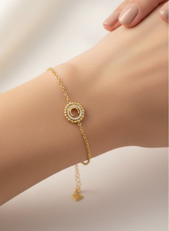 شيروتي 1881 سوار نسائي مرصع بالكريستال بقلادة حرف  مطلية بالذهب والخرز - Image 4