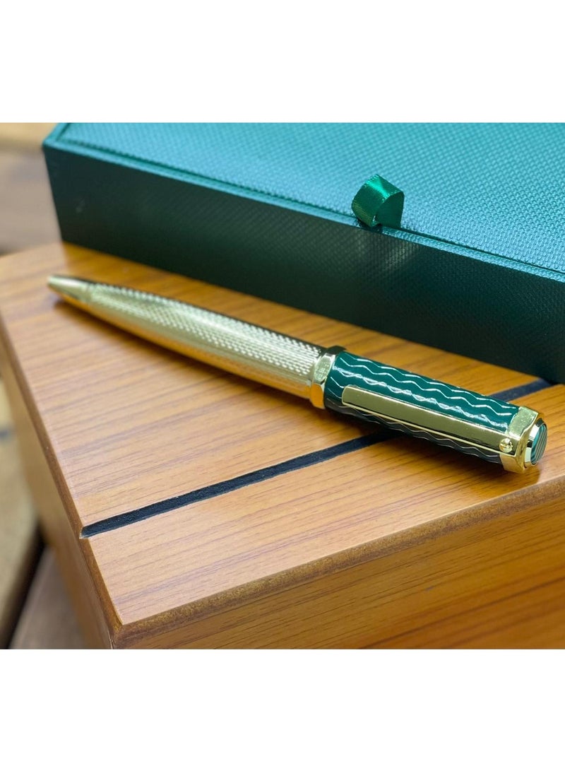 Luxurious men's pen in a distinctive and elegant box