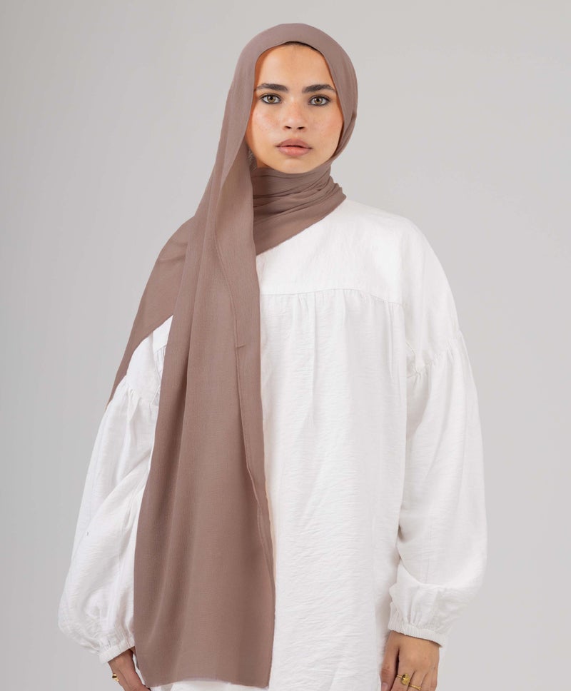 طرحة قطن مُكَوَّر فاخرة - لون بُني فاتح