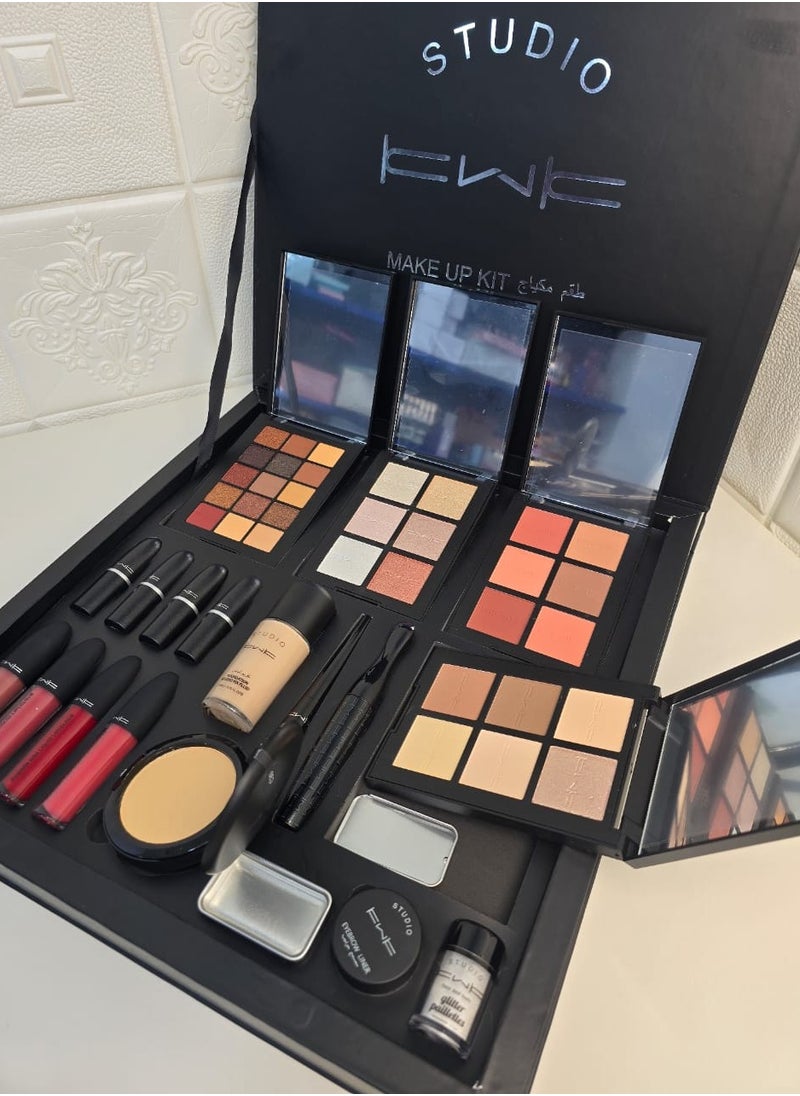 kwk - Studio Kwk Makeup Kit Consists Of 19 Pieces - Image 1