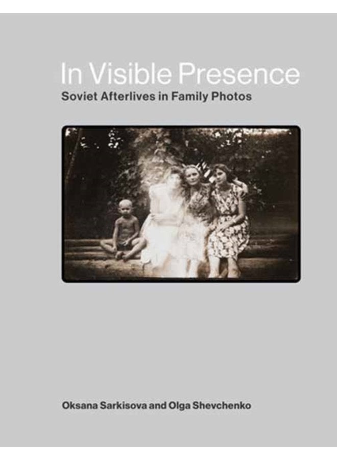 In Visible Presence Soviet Afterlives in Family Photos - Hardback