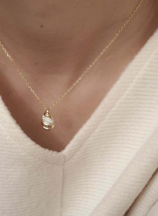 قلادة نسائية ذهبية مطلية بماء الذهب 18 قيراط - تصميم أنيق على شكل قطرة ماء، سلسلة قابلة للتعديل 48 سم تتناسب مع العباءة - هدية فاخرة - Image 5