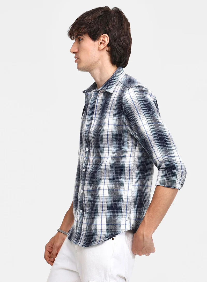 كامبوس سوترا Men's Navy Blue & Ivory White Ombre Buffalo Check Shirt