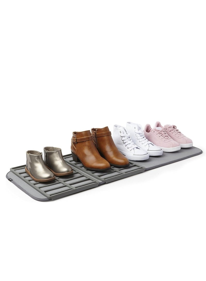 امبرا حصيرة تجفيف وتنظيم الأحذية متعددة الاستخدامات – تصميم أنيق مقاوم للماء والانزلاق يتّسع حتى 4 أزواج – سطح مهوّى لتصريف المياه وتجفيف أسرع   تحمي الأرضيات من الماء والأوساخ– خامة متينة سهلة التنظيف مثالية للمدخل أو الشرفة أو غرفة الغسيل لون رمادي- 4584 - Image 3