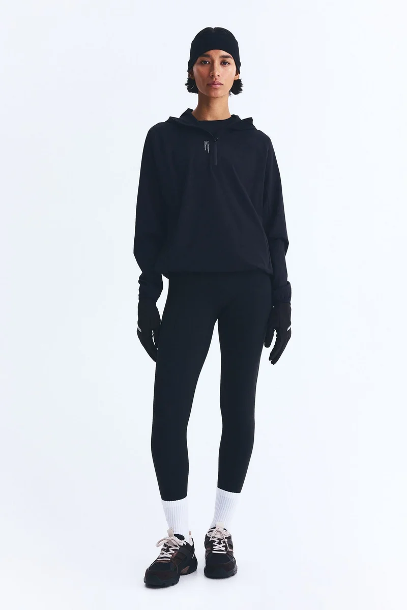 اتش اند ام جاكيت للركض من نسيج دراي موف™