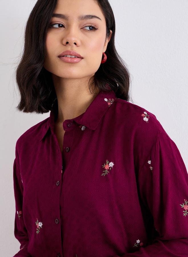 ستايلي بلوزة بياقة سبريد وتفاصيل مُطرّزة - Image 3