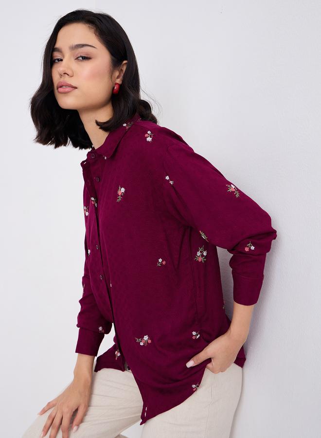 ستايلي بلوزة بياقة سبريد وتفاصيل مُطرّزة - Image 5