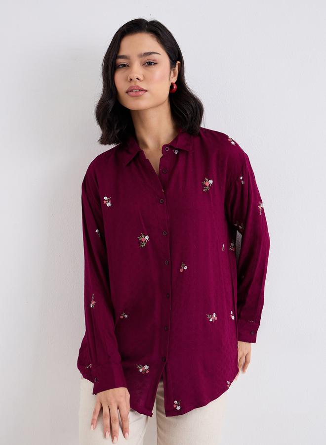 ستايلي بلوزة بياقة سبريد وتفاصيل مُطرّزة - Image 2