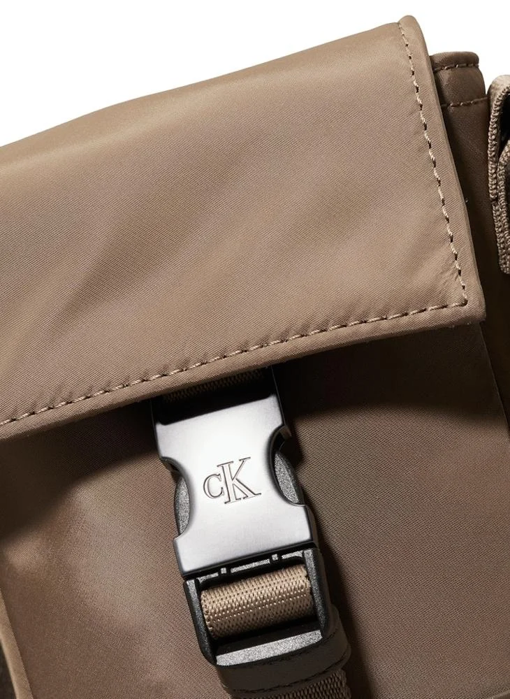 كالفن كلاين جينز Speed Clip Crossbody Phone Bag With A Pouch