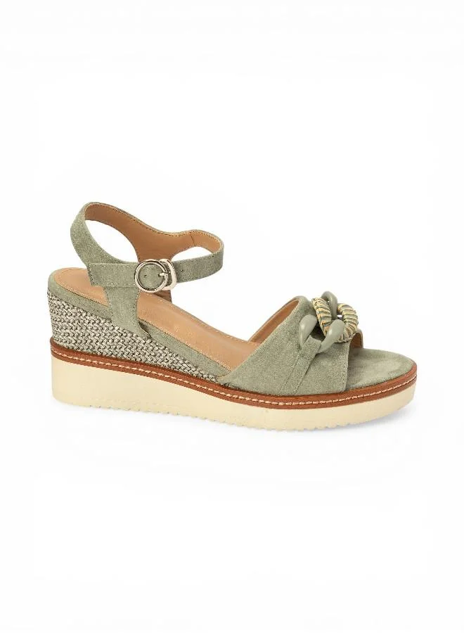 باتا صنادل بكعب ويدج مرتفع