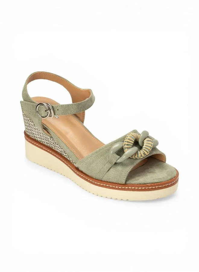 باتا صنادل بكعب ويدج مرتفع