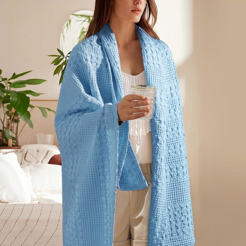 PHF بطانية رمي من قماش الوافل 100% قطن، ناعمة وخفيفة وقابلة للتنفس، مثالية لفصل الصيف للاستخدام على الأريكة أو السرير، بطانية منسوجة فاخرة لجمال المنزل والمكتب، 127 سم × 152 سم، أزرق سماوي - Image 2