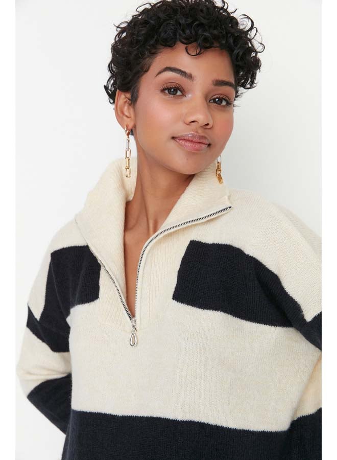 trendyol Wide Pattern Soft Texture Zippered Knitwear Sweater TWOAW22KZ0424 - Image 2