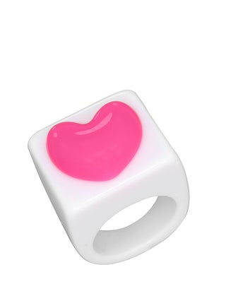 Amelia White Ring With Pink Heart - pzsku/Z03277A35117D3F4E5CA6Z/45/_/1662986119/e3af1dfe-b6e4-4f42-a22f-940042f892ad