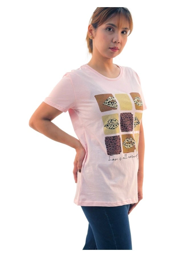 JOANNA JOANNA W203025 Women's Grid Lips With Love Is All Around You Quotes Round Neck Short Sleeve T-Shirt - Pink - Image 2