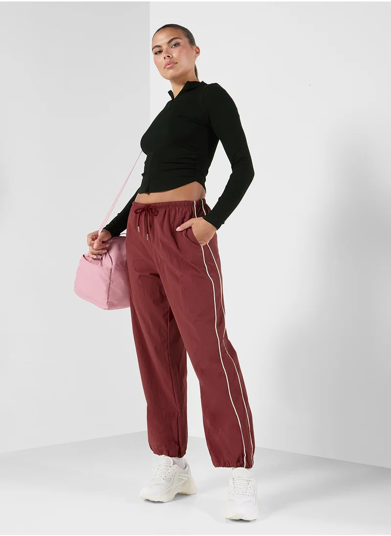 فورورد Elasticised Waist Woven Pants With Side Stripes