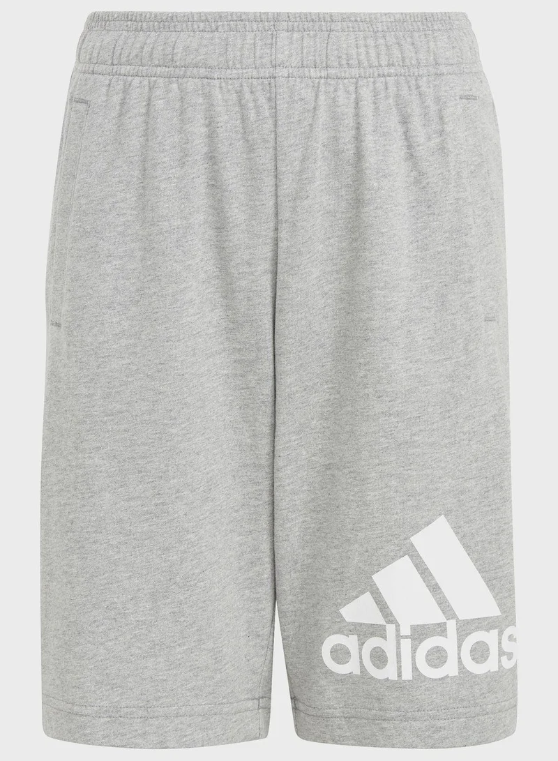 adidas شورت تدريب رمادي قصير للأولاد من - سنوات