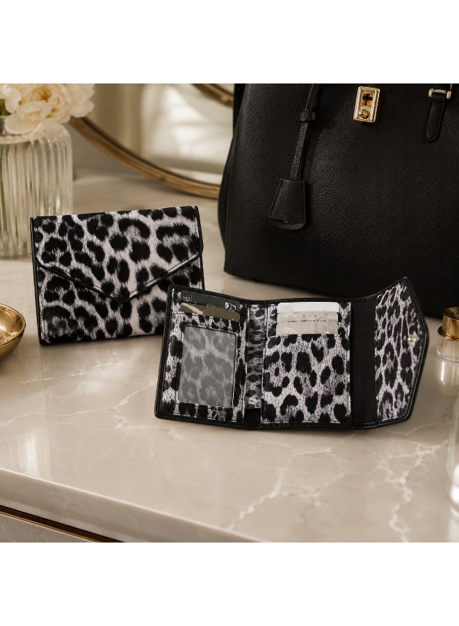 zoba Luxury women's wallet with a black and white leopard print – stylish and modern design, high-quality material, practical and lightweight - Image 5