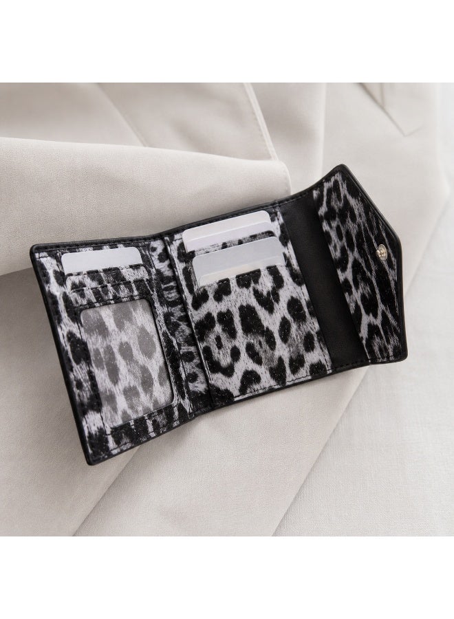 zoba Luxury women's wallet with a black and white leopard print – stylish and modern design, high-quality material, practical and lightweight - Image 4