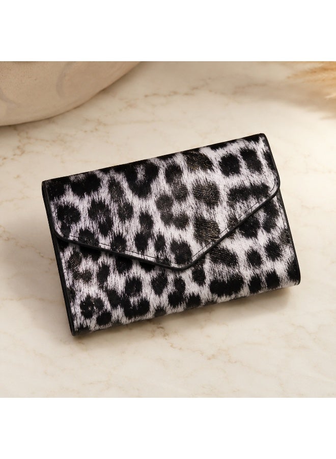 zoba Luxury women's wallet with a black and white leopard print – stylish and modern design, high-quality material, practical and lightweight - Image 1