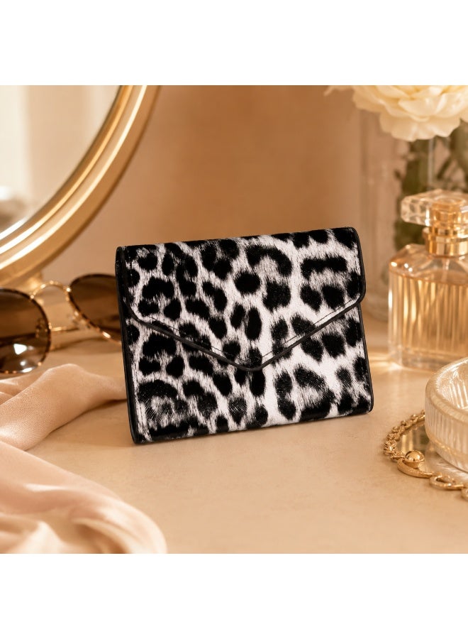 zoba Luxury women's wallet with a black and white leopard print – stylish and modern design, high-quality material, practical and lightweight - Image 2