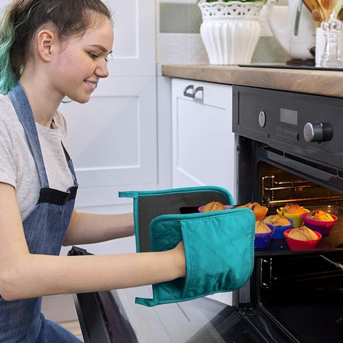 YEKOO 2Pcs Cotton and Neoprene Oven Pads Pot Holders with Pocket 8"x8.5" Dual-Function Hot Pad Set for Finger Hand Wrist Protection Heat Resistant to 428°F Teal,Green - Image 5