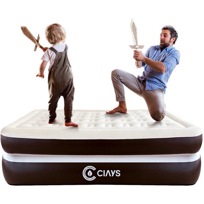 AIR MATTRESS WITH BUILTIN PUMP 16 ELEVATED BLOW UP MATTRESS WITH CARRYING BAG FOR HOME AND CAMPING FLOCKED TOP INFLATABLE AIR BED FOR GUESTS FAMILY QUEEN BROWN