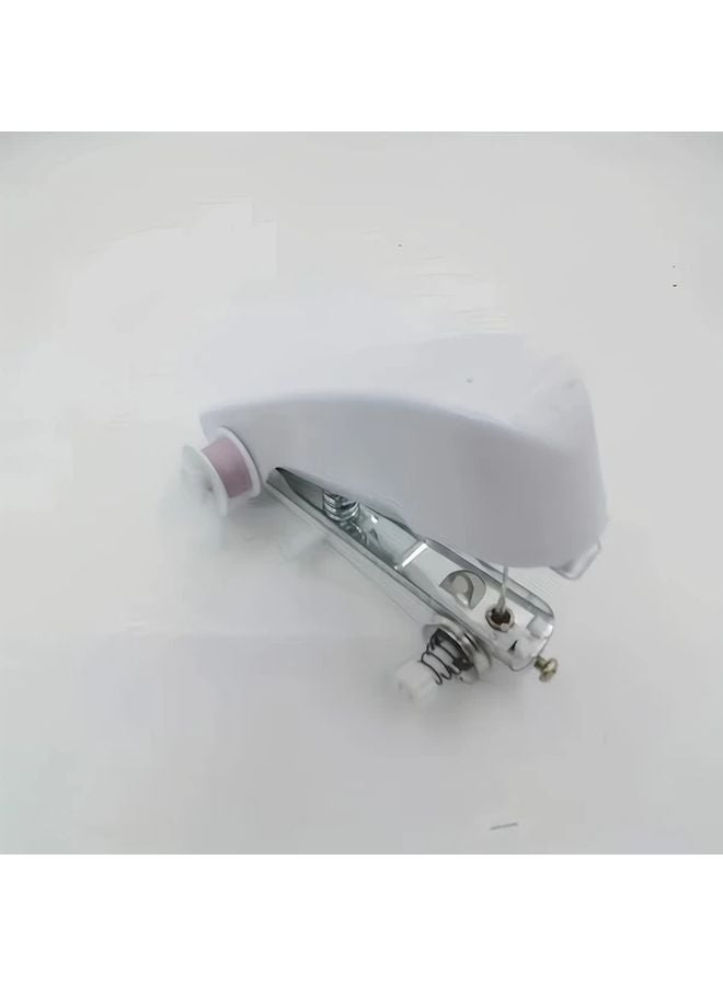 ماكينة خياطة محمولة يدوية باللون الأبيض مع خيط إبرة مدمج لإصلاح الأقمشة - Image 1