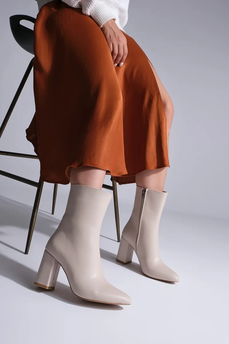 مارجين Women's Side Zipper Oval Toe Thick Heel Boots Ornes