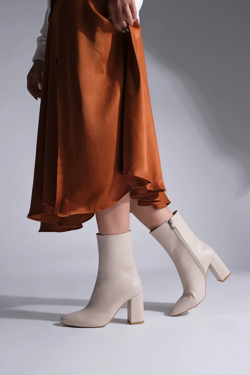 مارجين Women's Side Zipper Oval Toe Thick Heel Boots Ornes