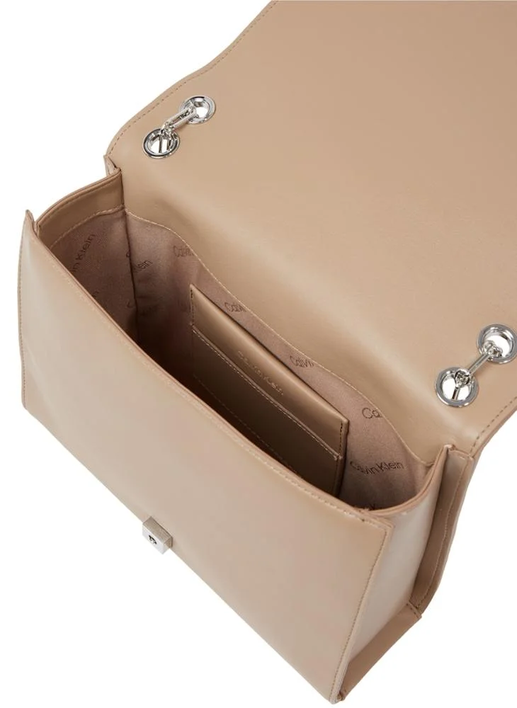 كالفن كلاين Line Quilt Crossbody