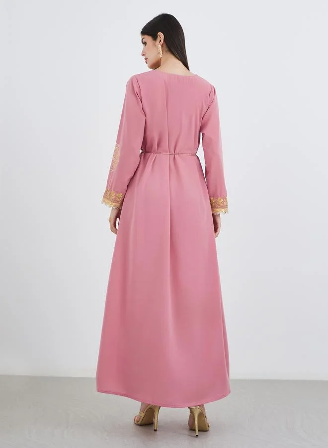 Amirah Amirah Foil Print V Neck Jalabiya with Embroidery and Lace Detail