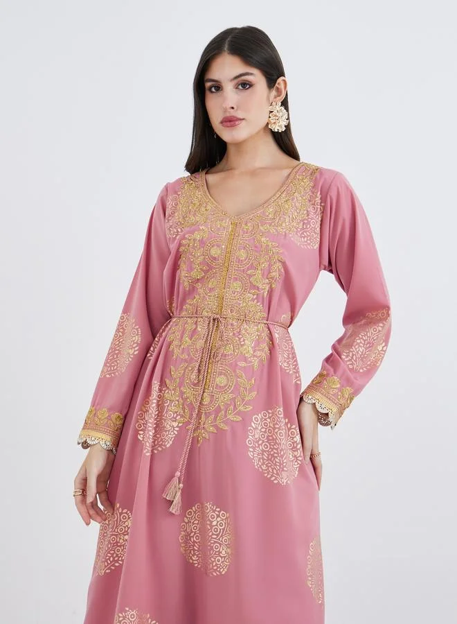 Amirah Amirah Foil Print V Neck Jalabiya with Embroidery and Lace Detail