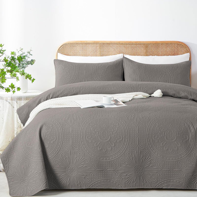 WURUIBO Full/Queen Quilt Set Grey,Ultrasonic Embossed Bedspread, Lightweight Microfiber Coverlet, Modern Thin Bedding Set for All Season, 3 Piece(1 Quilt,2 Pillow Shams) - Image 1