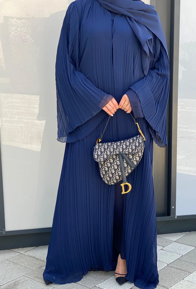 Moistreet Pleated Flared Sleeve Abaya