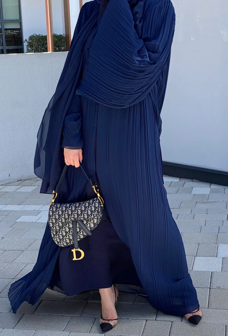 Moistreet Pleated Flared Sleeve Abaya