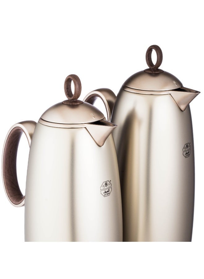 السيف  🤎 طقم ترامس السيف الفاخر بتصميم عصري ولمسات خشبية | أناقة الضيافة بسعات 1.0 لتر & 0.7 لتر ☕ - Image 1