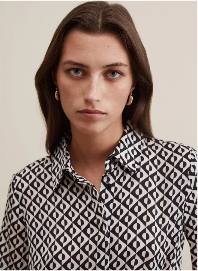 او في اس Blouse with optical print