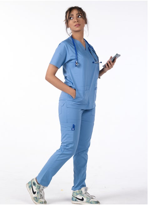 Women's medical scrub in sky blue, made of a high-quality blend of lycra and polyester. It is extremely soft and comfortable, making it ideal for medical environments. It consists of two pieces and provides excellent flexibility for movement throughout the day.