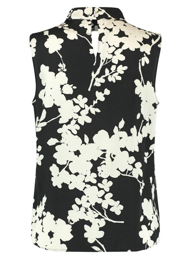 Sleeveless blouse with a stand-up collar