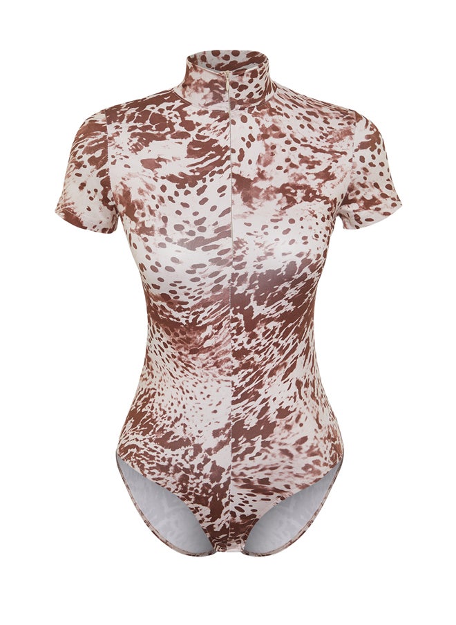 trendyol - Dark Brown Printed Zipper Collar Zipper Short Sleeve Flexible Snaps Knitted Body TWOAW21BD0009 - Image 1