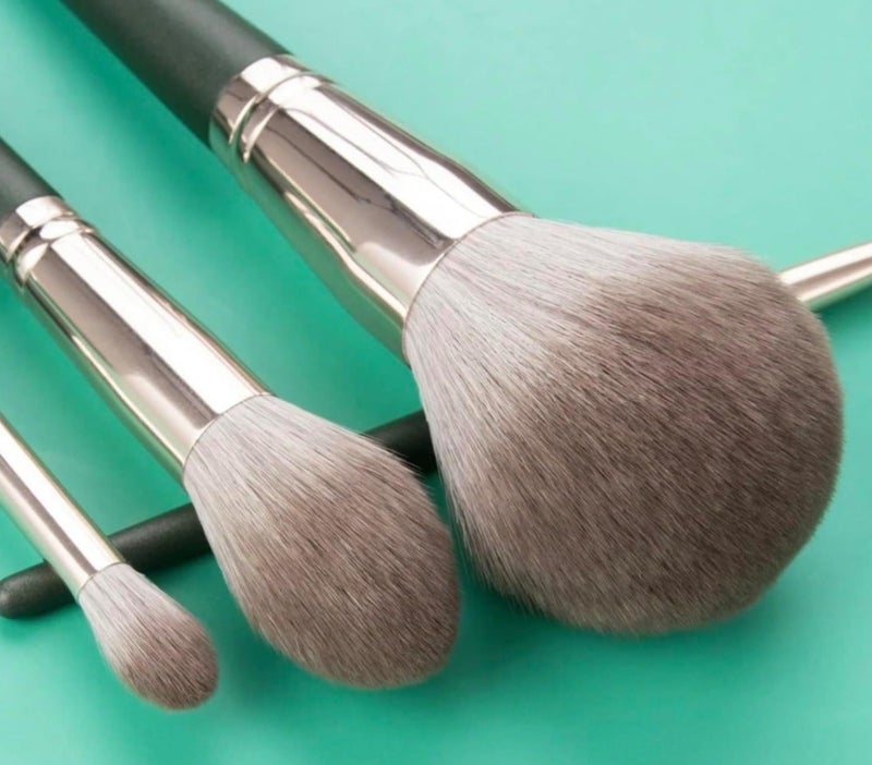 Mn 14Pieces  Makeup Brushes Set Complete Cosmetic Brush Collection - Image 3