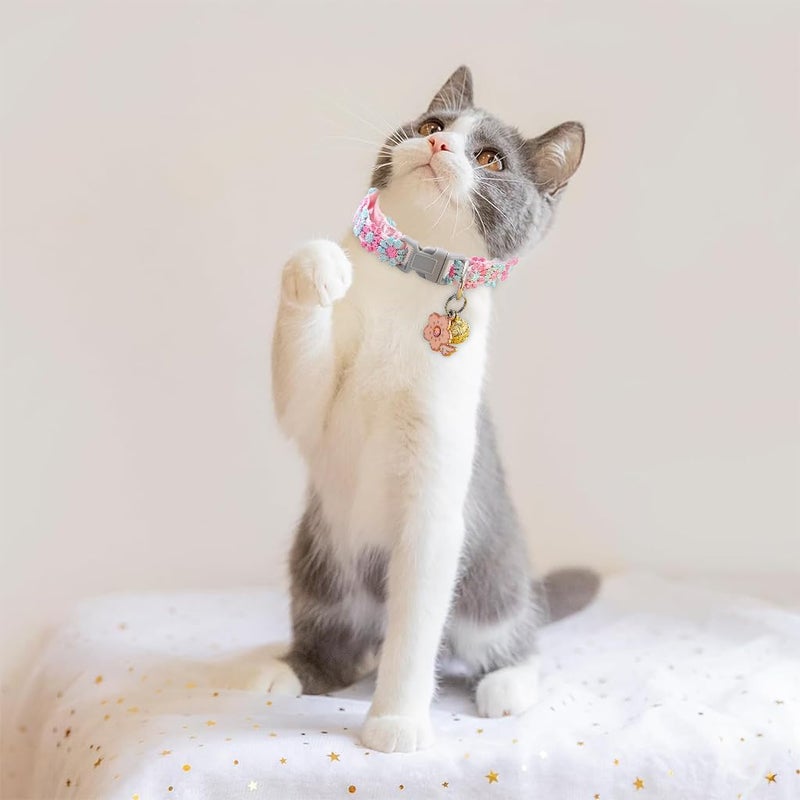 Qpets® طوق قطط مزهر، طوق قطط ملون لطيف مع جرس، سحر ساكورا مطرز يدوي قابل للتعديل مع إطلاق سريع لطوق حيوانات أليفة صغيرة، وردي مزهر - Image 5