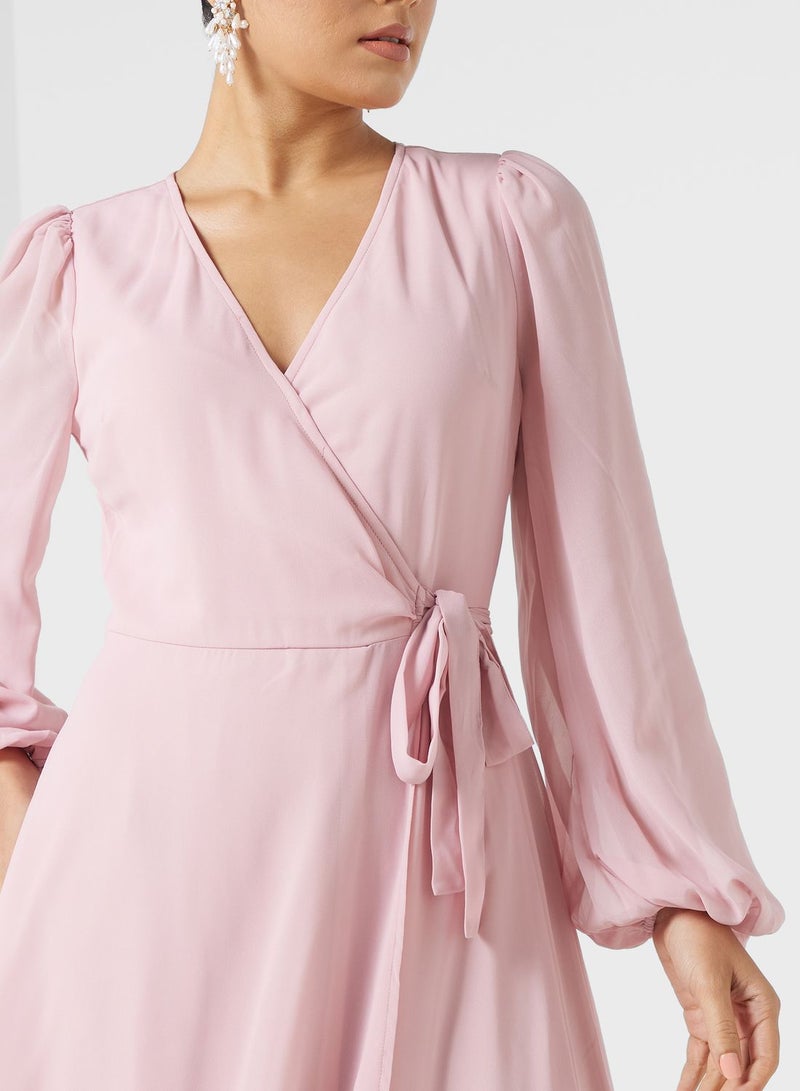 خزانة فستان بأكمام شفافة واسعة مزين بكسرات - Image 3